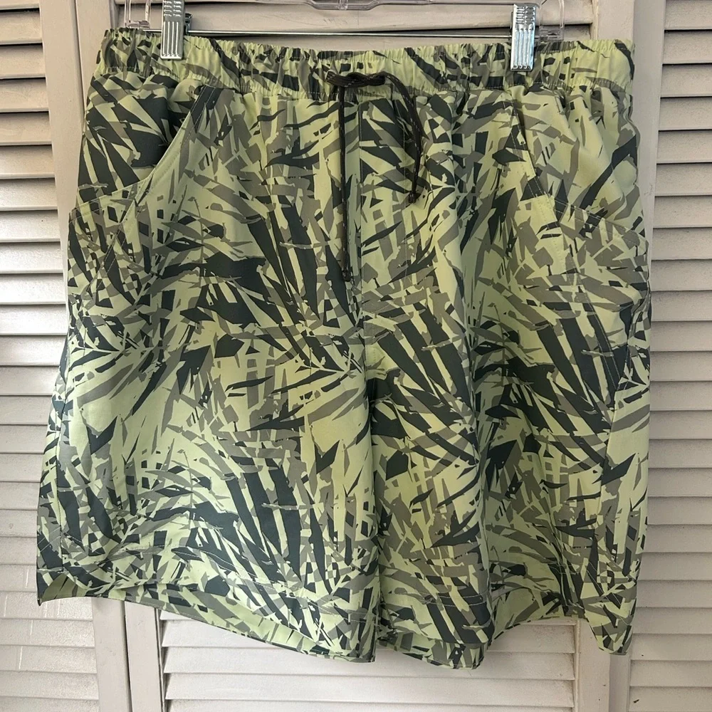 Columbia Men's Green Palm-Print Swim Shorts - Drawstring Waist Size L